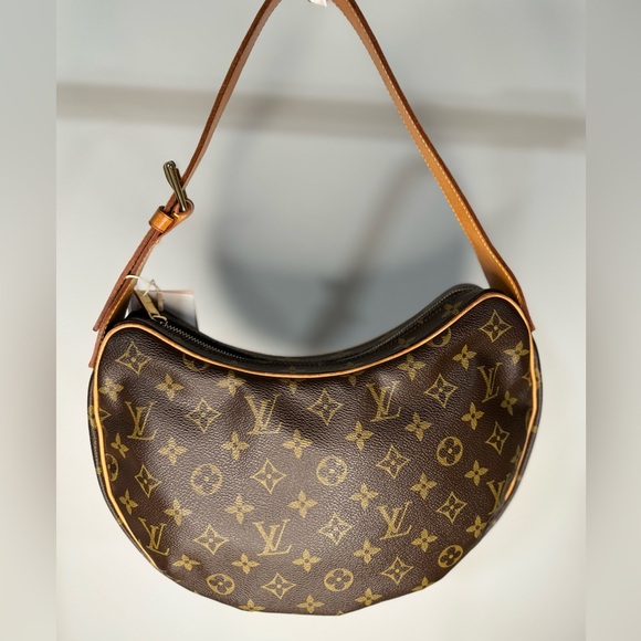Louis Vuitton Handbags - Louis Vuitton Croissant Monogram Canvas MM
